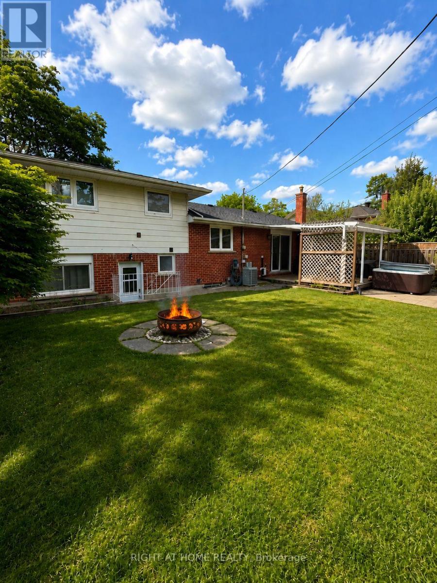 4440 Cosburn Crescent, Burlington, Ontario  L7L 1S5 - Photo 4 - W13466304