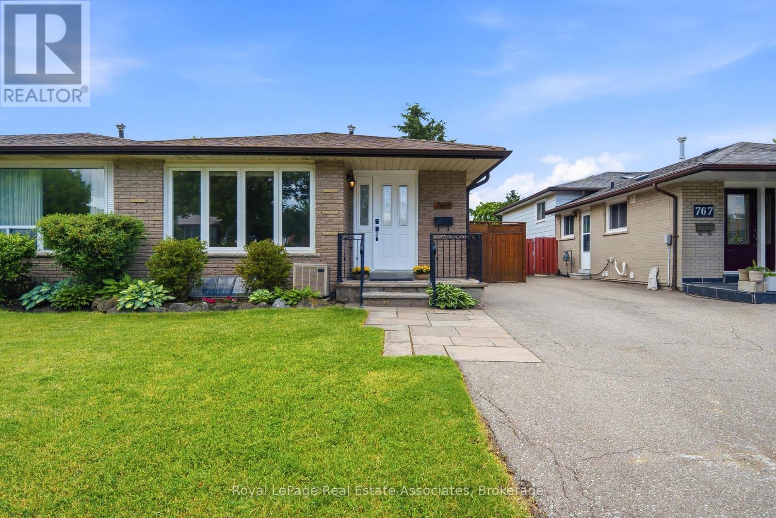769 Eaglemount Crescent, Mississauga, Ontario  L5C 1H2 - Photo 1 - W13466376
