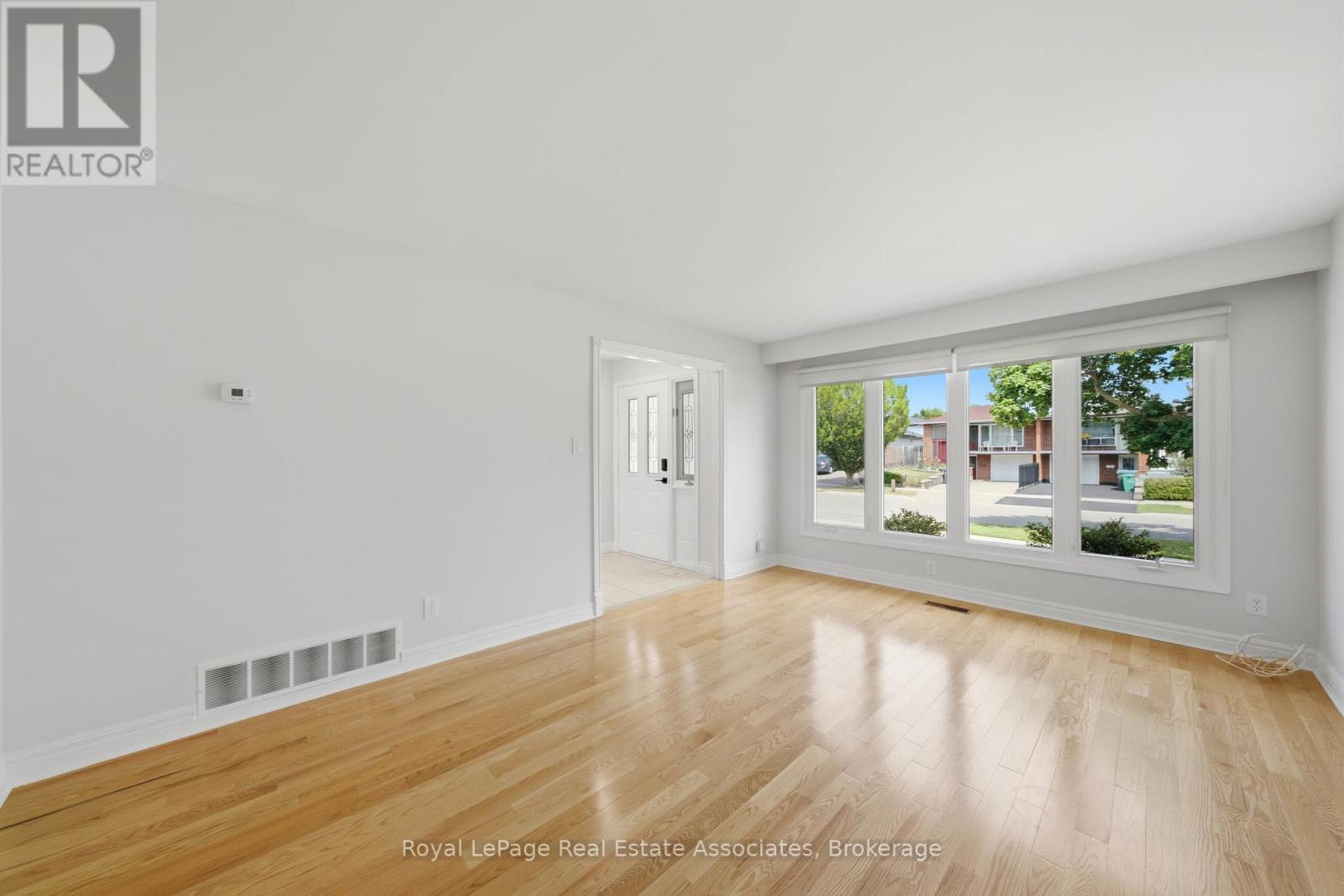 769 Eaglemount Crescent, Mississauga, Ontario  L5C 1H2 - Photo 13 - W13466376