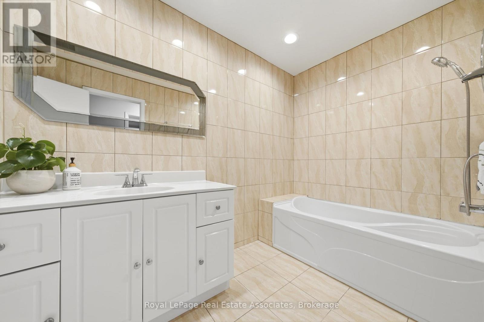 769 Eaglemount Crescent, Mississauga, Ontario  L5C 1H2 - Photo 19 - W13466376