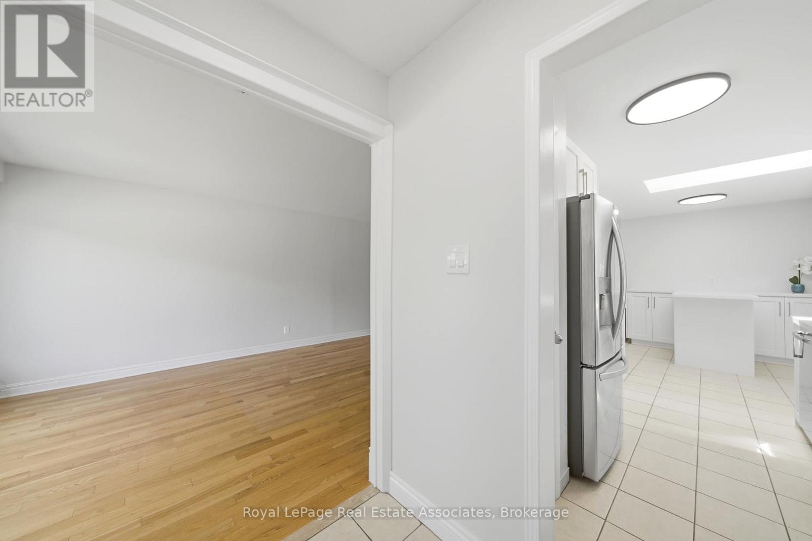 769 Eaglemount Crescent, Mississauga, Ontario  L5C 1H2 - Photo 4 - W13466376