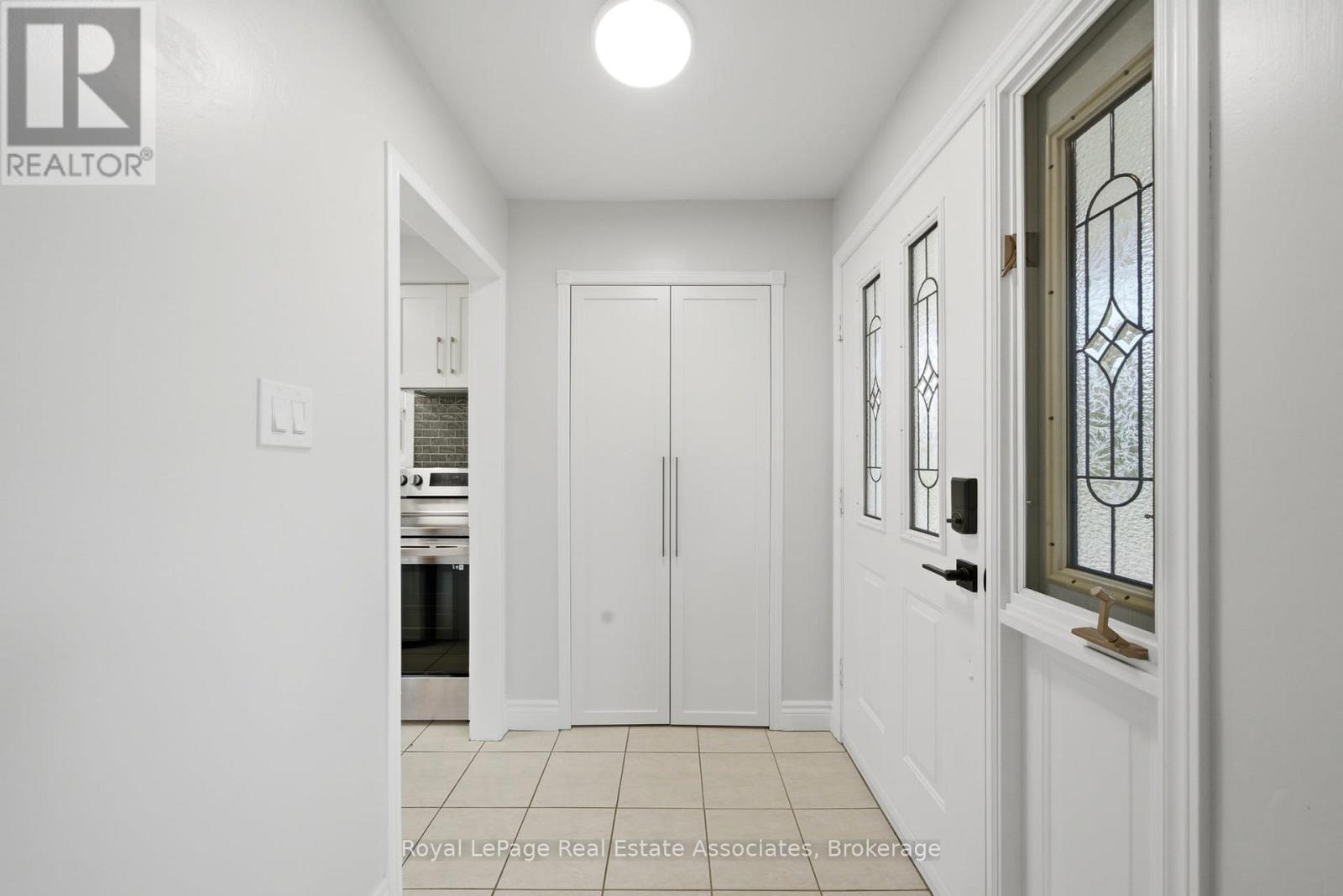 769 Eaglemount Crescent, Mississauga, Ontario  L5C 1H2 - Photo 5 - W13466376