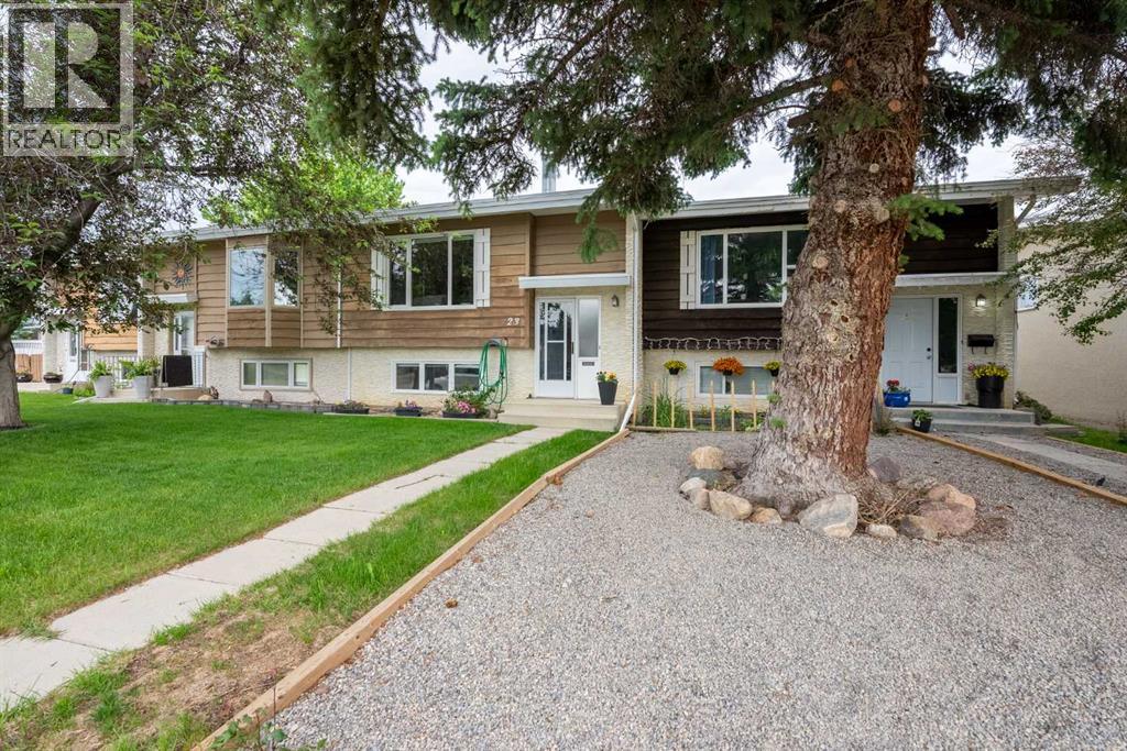 23 Selkirk Road W, Lethbridge, Alberta  T1K 4N4 - Photo 3 - A2320330