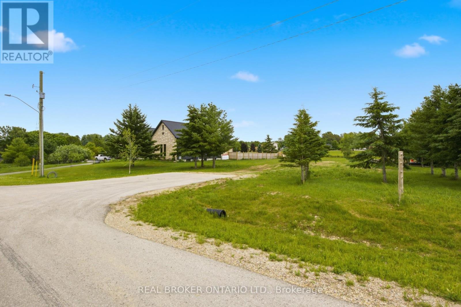 1022 CURRIE STREET, Howick, Ontario