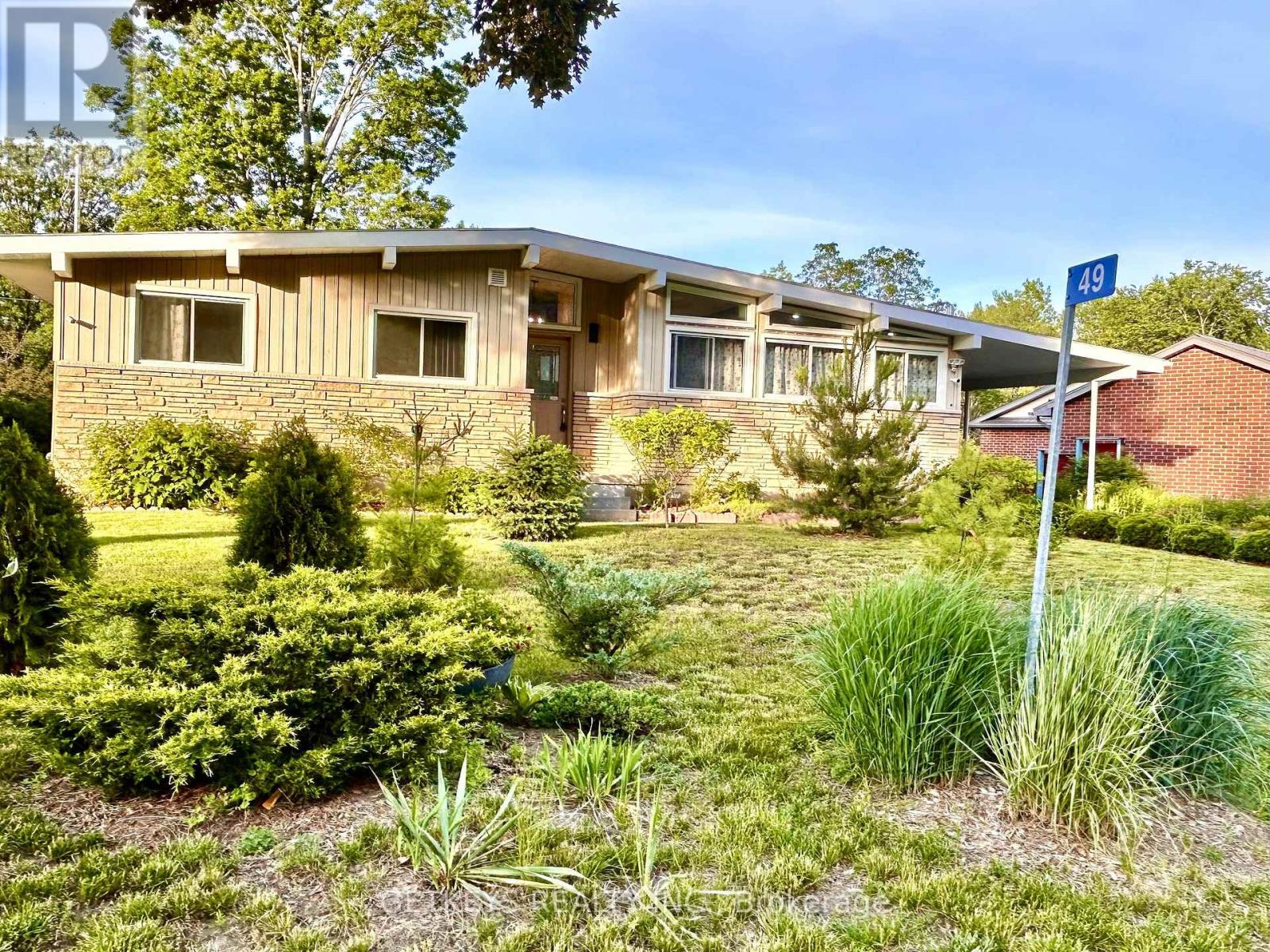 49 KING GEORGE CRESCENT, Quinte West, Ontario