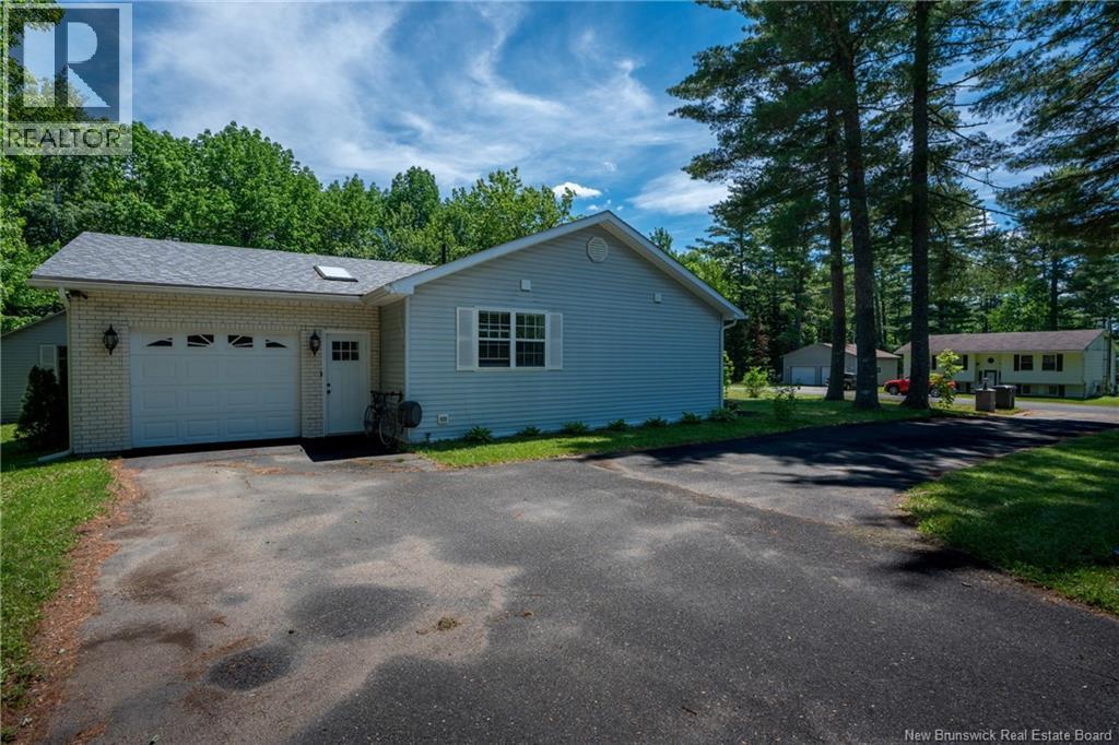 12 Linfield Lane, Fredericton, New Brunswick  E3C 1M7 - Photo 3 - NB141962