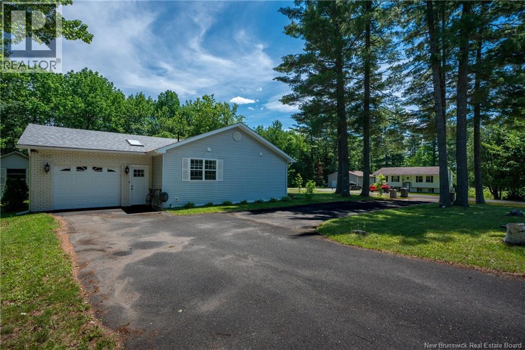 12 Linfield Lane, Fredericton, New Brunswick  E3C 1M7 - Photo 4 - NB141962