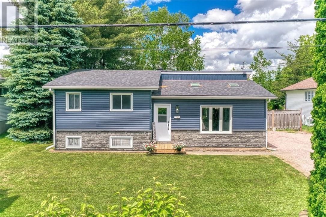 226 Laurette Street, Chelmsford, Ontario  P0M 1L0 - Photo 2 - 2128673