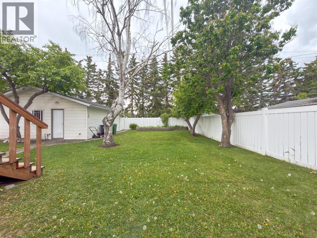2115 Halifax Crescent Nw, Calgary, Alberta  T2M 4C8 - Photo 15 - A2319603