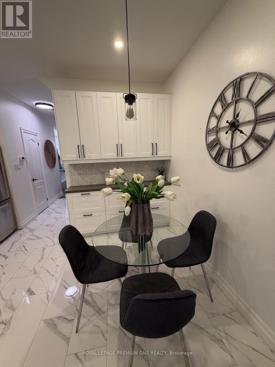 67 - 435 Hensall Circle, Mississauga, Ontario L5A 4P1 - Photo 7 - W13463448