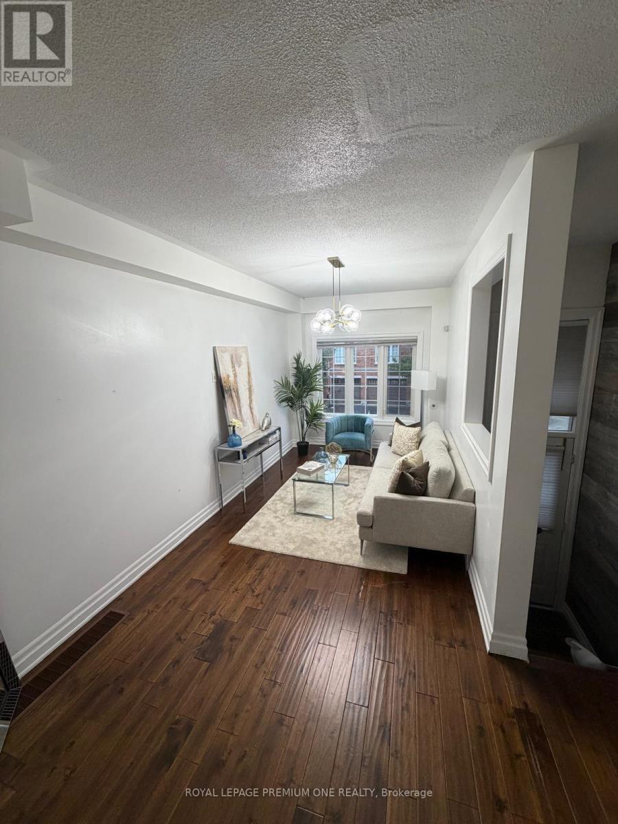 67 - 435 Hensall Circle, Mississauga, Ontario L5A 4P1 - Photo 2 - W13463448