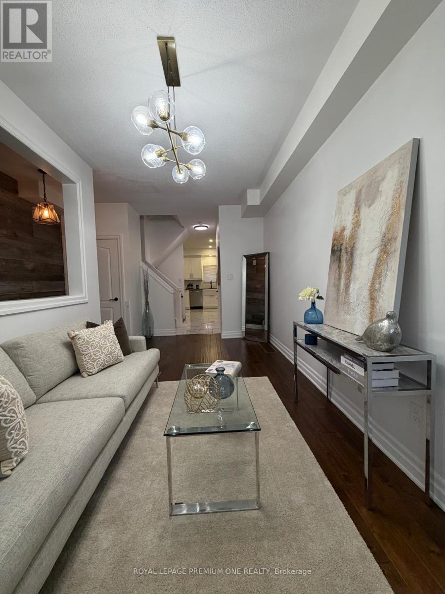 67 - 435 Hensall Circle, Mississauga, Ontario L5A 4P1 - Photo 4 - W13463448