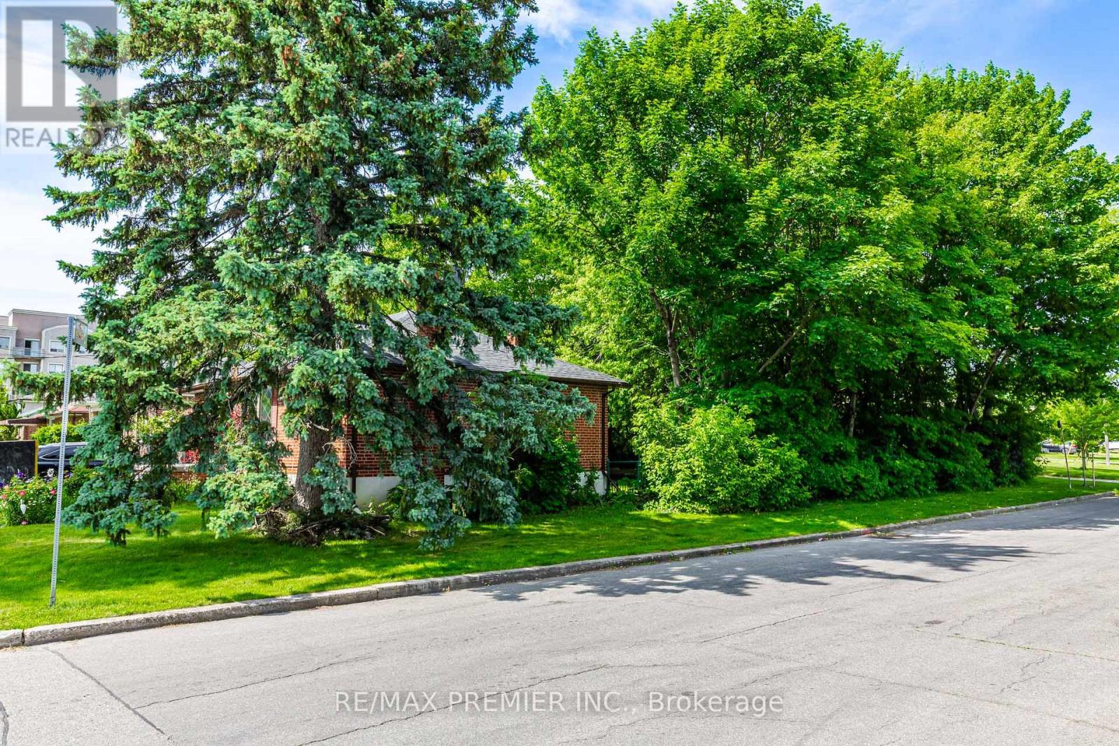 16 Goddard Street, Toronto, Ontario  M3H 5C6 - Photo 2 - C13466444