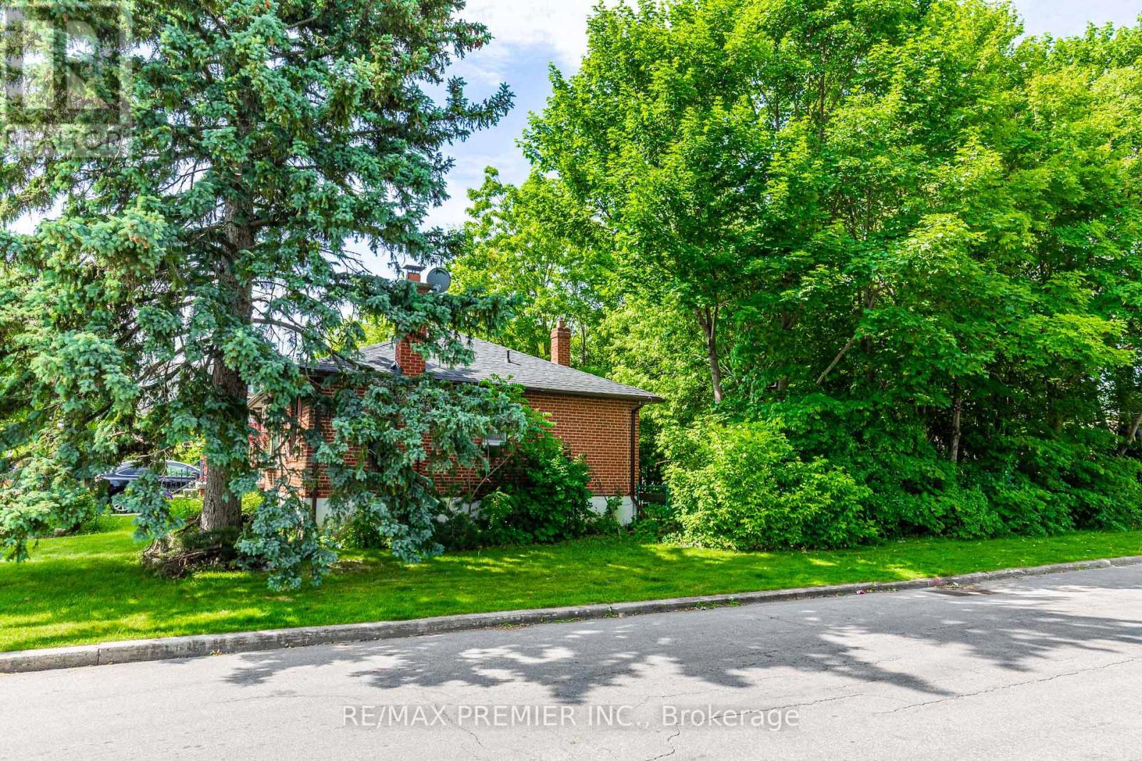 16 Goddard Street, Toronto, Ontario  M3H 5C6 - Photo 3 - C13466444