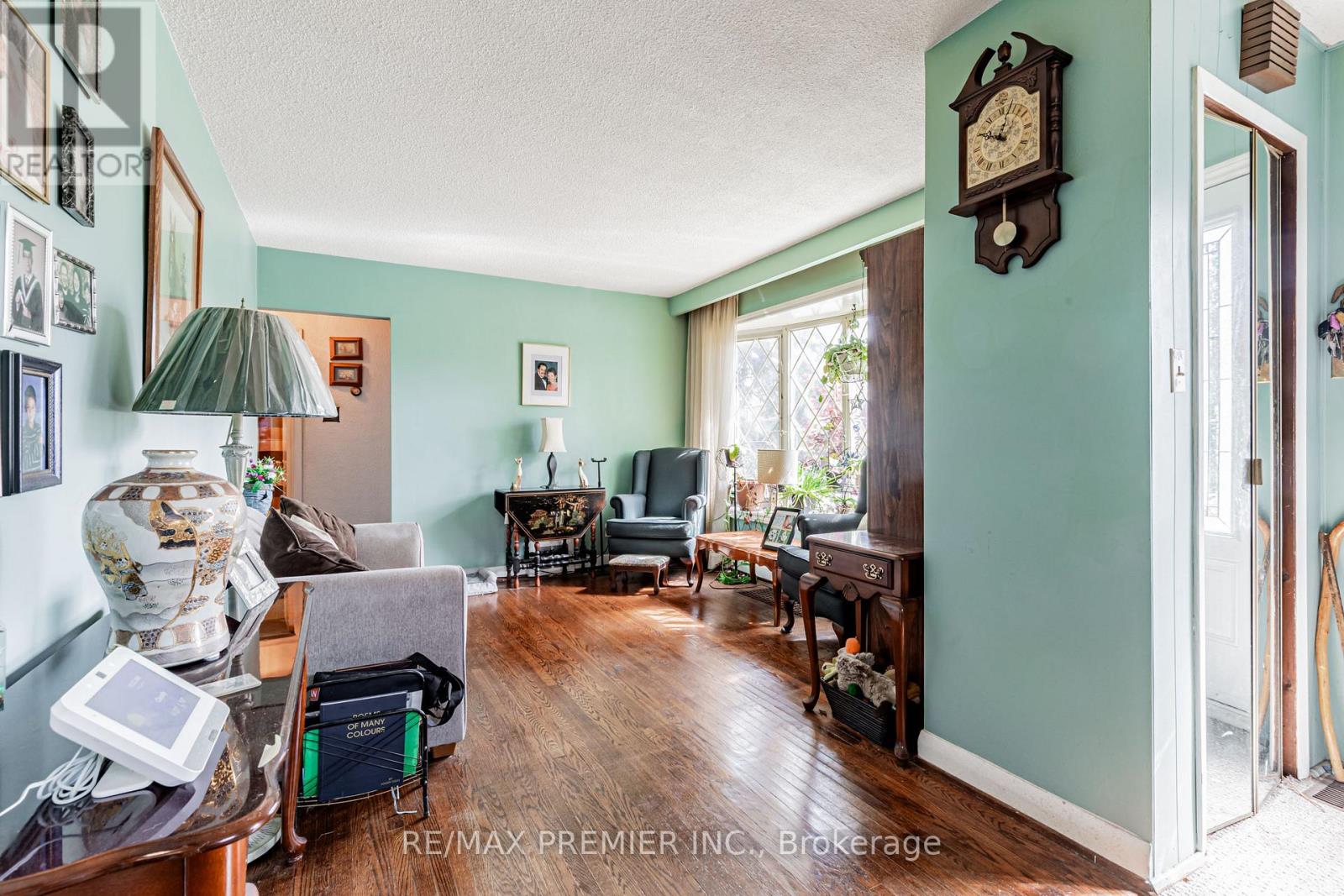 16 Goddard Street, Toronto, Ontario  M3H 5C6 - Photo 4 - C13466444