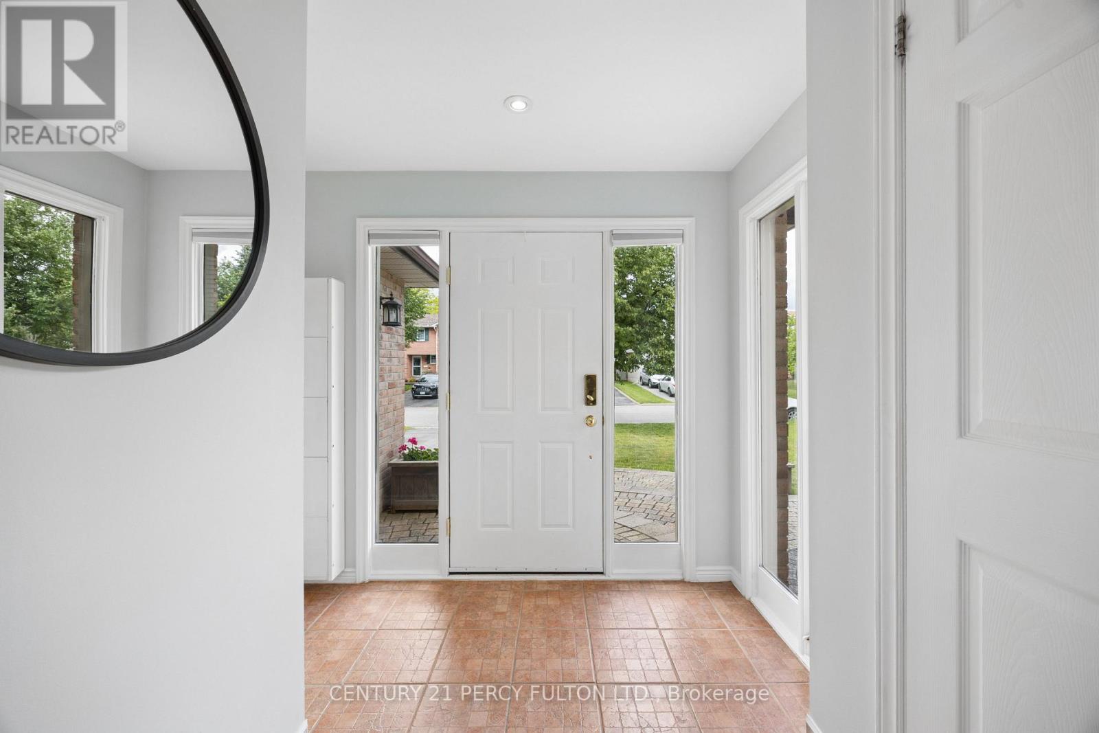 21 Arran Court, Clarington, Ontario  L1E 2E5 - Photo 4 - E13466560