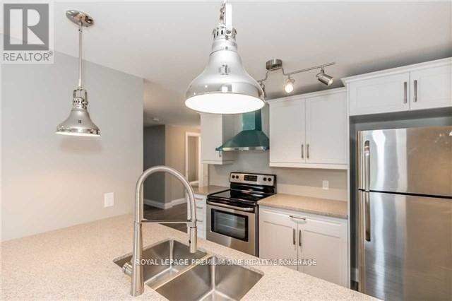80 Wessenger Drive, Barrie, Ontario  L4N 8P8 - Photo 3 - S13466482