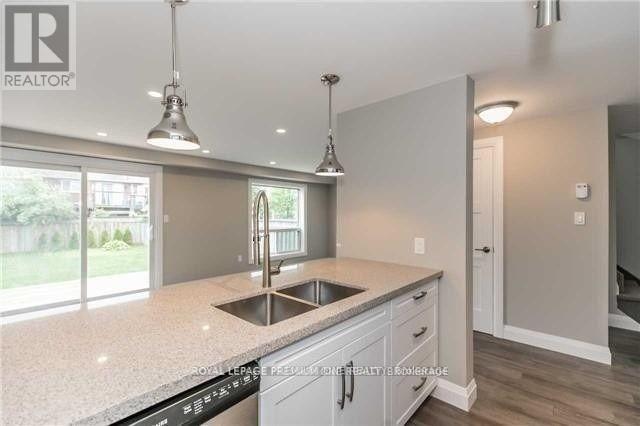 80 Wessenger Drive, Barrie, Ontario  L4N 8P8 - Photo 4 - S13466482