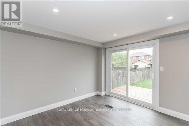 80 Wessenger Drive, Barrie, Ontario  L4N 8P8 - Photo 5 - S13466482
