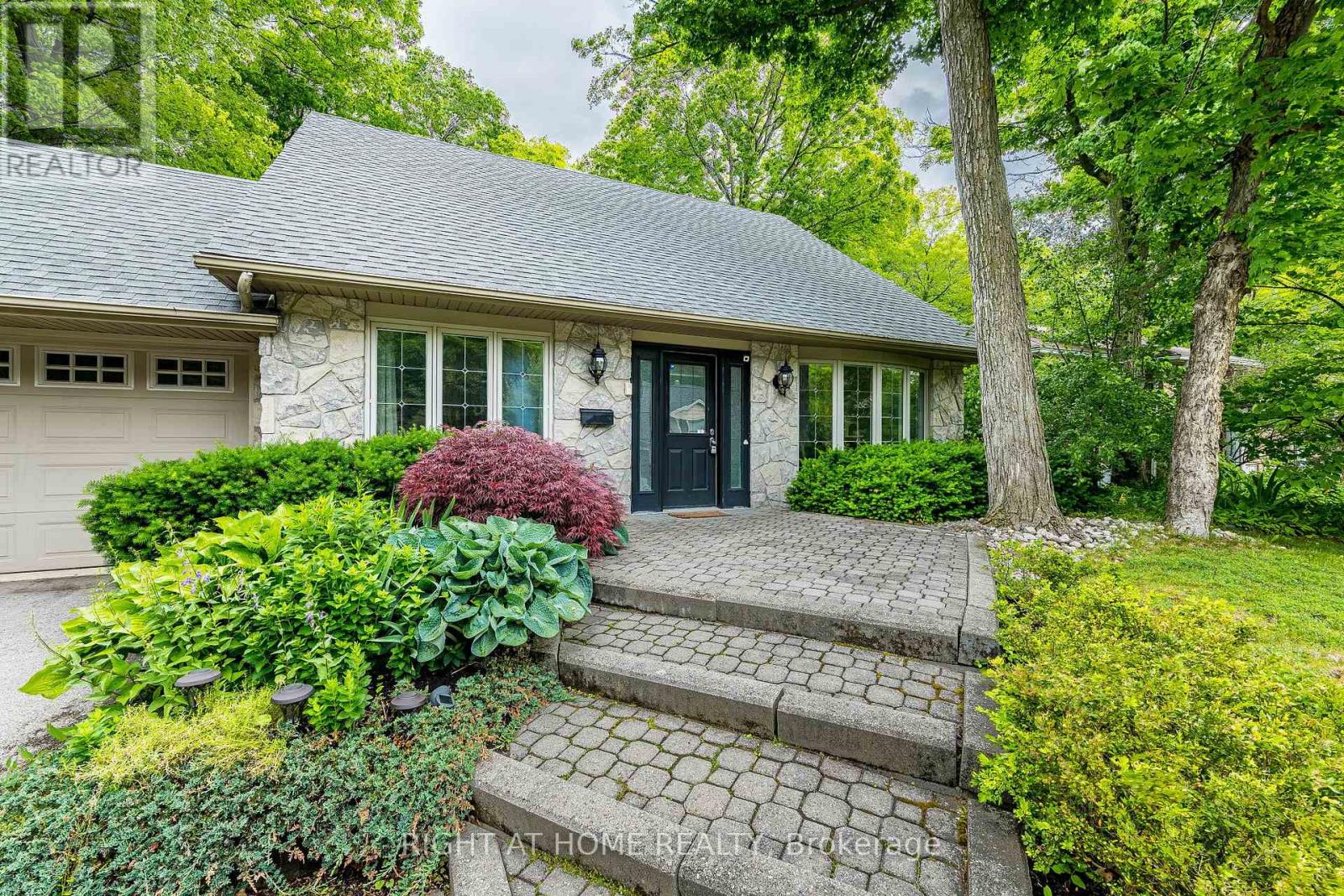 1941 FOUR SEASONS DRIVE, Burlington, Ontario