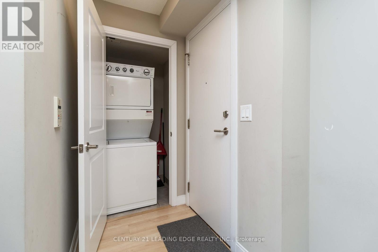 806 - 330 Burnhamthorpe Road W, Mississauga, Ontario  L5B 0E1 - Photo 5 - W13466476