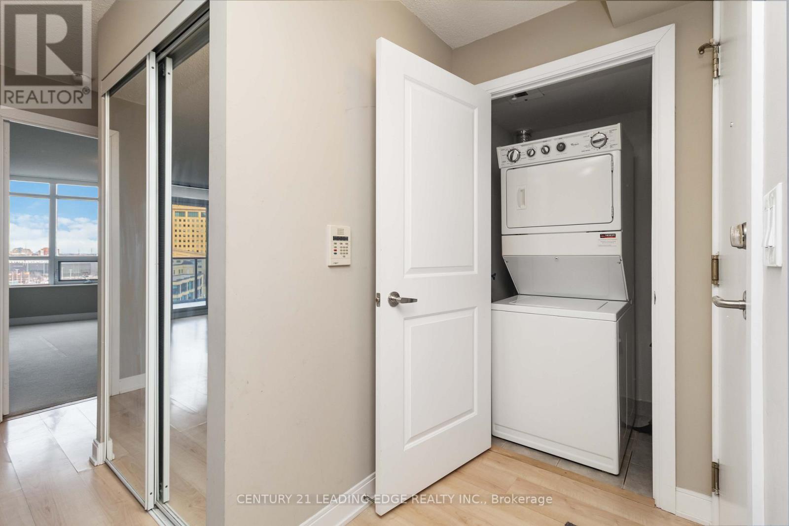 806 - 330 Burnhamthorpe Road W, Mississauga, Ontario  L5B 0E1 - Photo 6 - W13466476