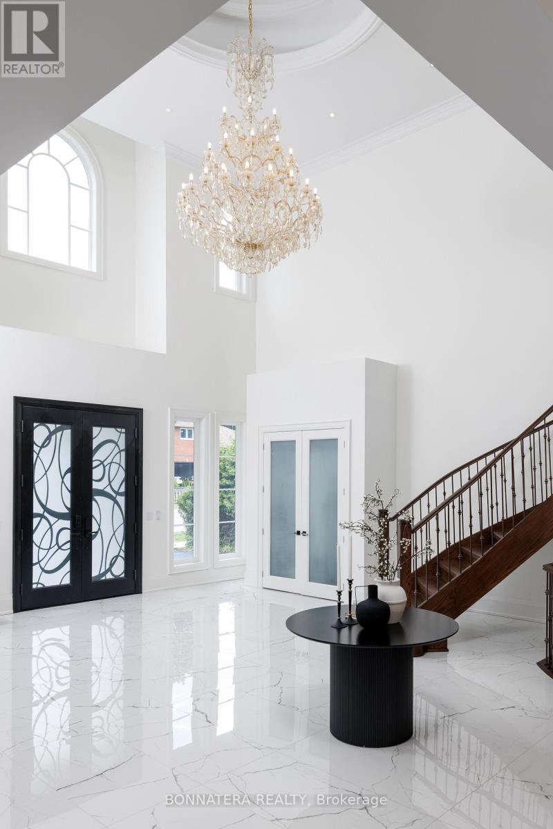 1042 Bridge Road, Oakville, Ontario  L6L 2B5 - Photo 4 - W13466488