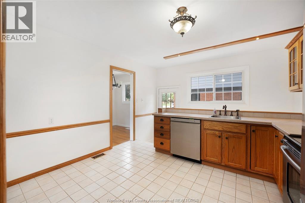 941 Westchester, Windsor, Ontario N8S 3Y8 - Photo 18 - 26014622