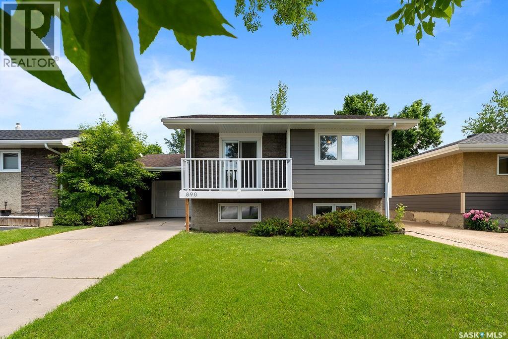 890 Samuels Crescent N, Regina, Saskatchewan  S4X 2L5 - Photo 3 - SK040071