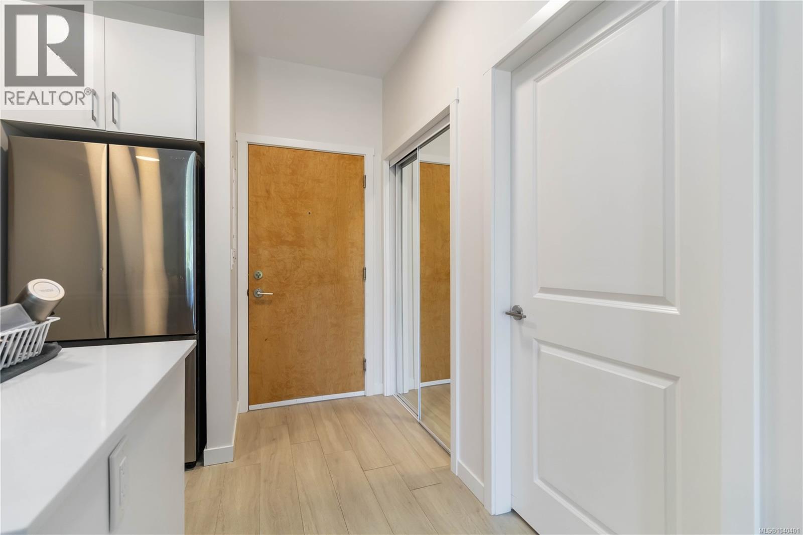 404 842 Orono Ave, Langford, British Columbia  V9B 2T8 - Photo 3 - 1040401