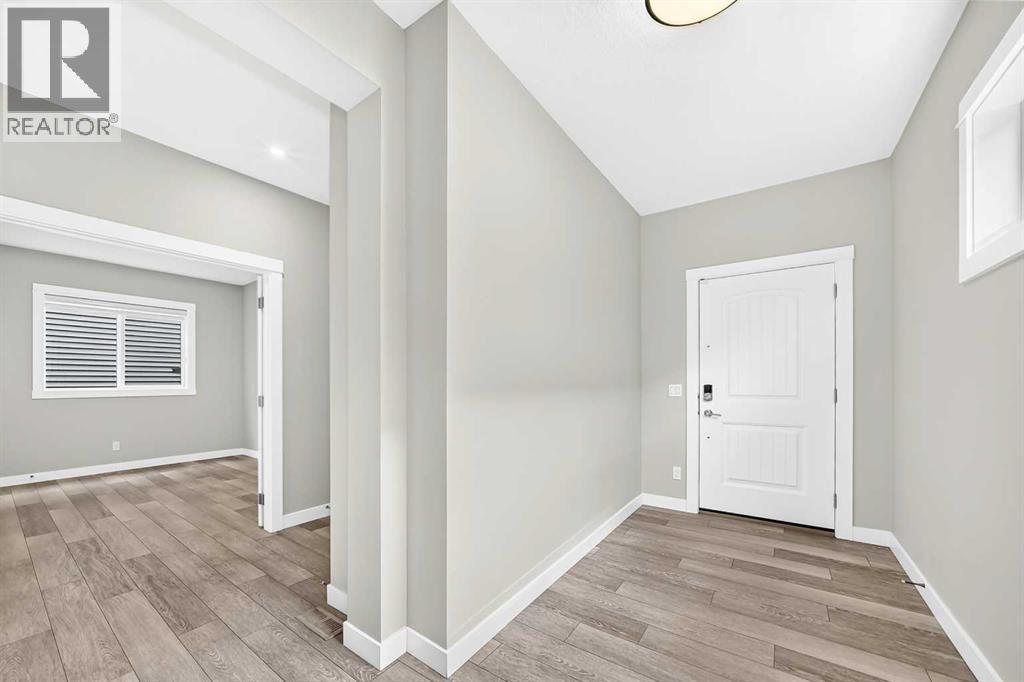 137 Creekside Way Sw, Calgary, Alberta  T2X 4B1 - Photo 4 - A2320891