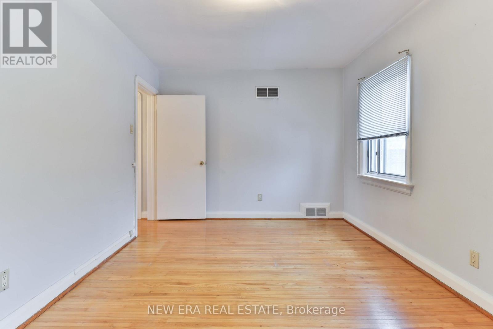 27 Dell Park Avenue, Toronto, Ontario  M6B 2T5 - Photo 19 - C13466870