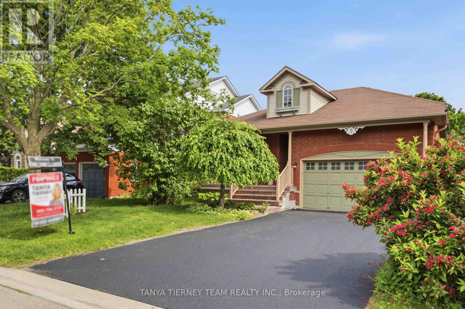 5 CODY AVENUE, Whitby, Ontario