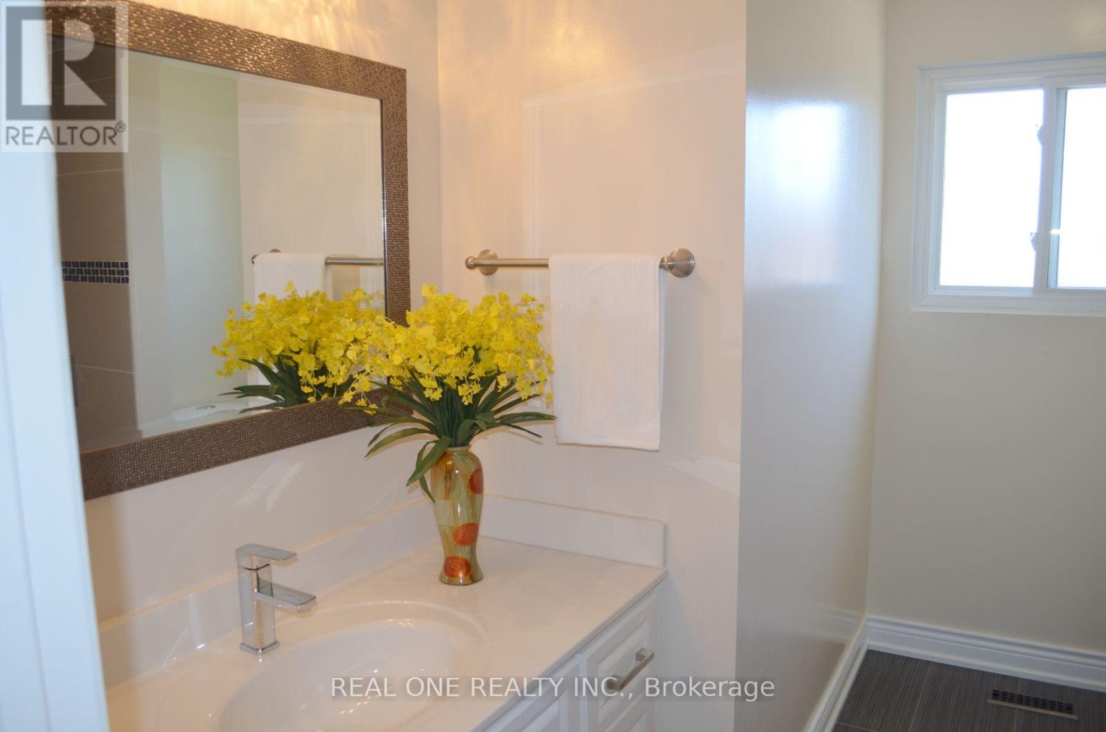 24 Sunburst Square, Toronto, Ontario  M1B 1R5 - Photo 11 - E13466970