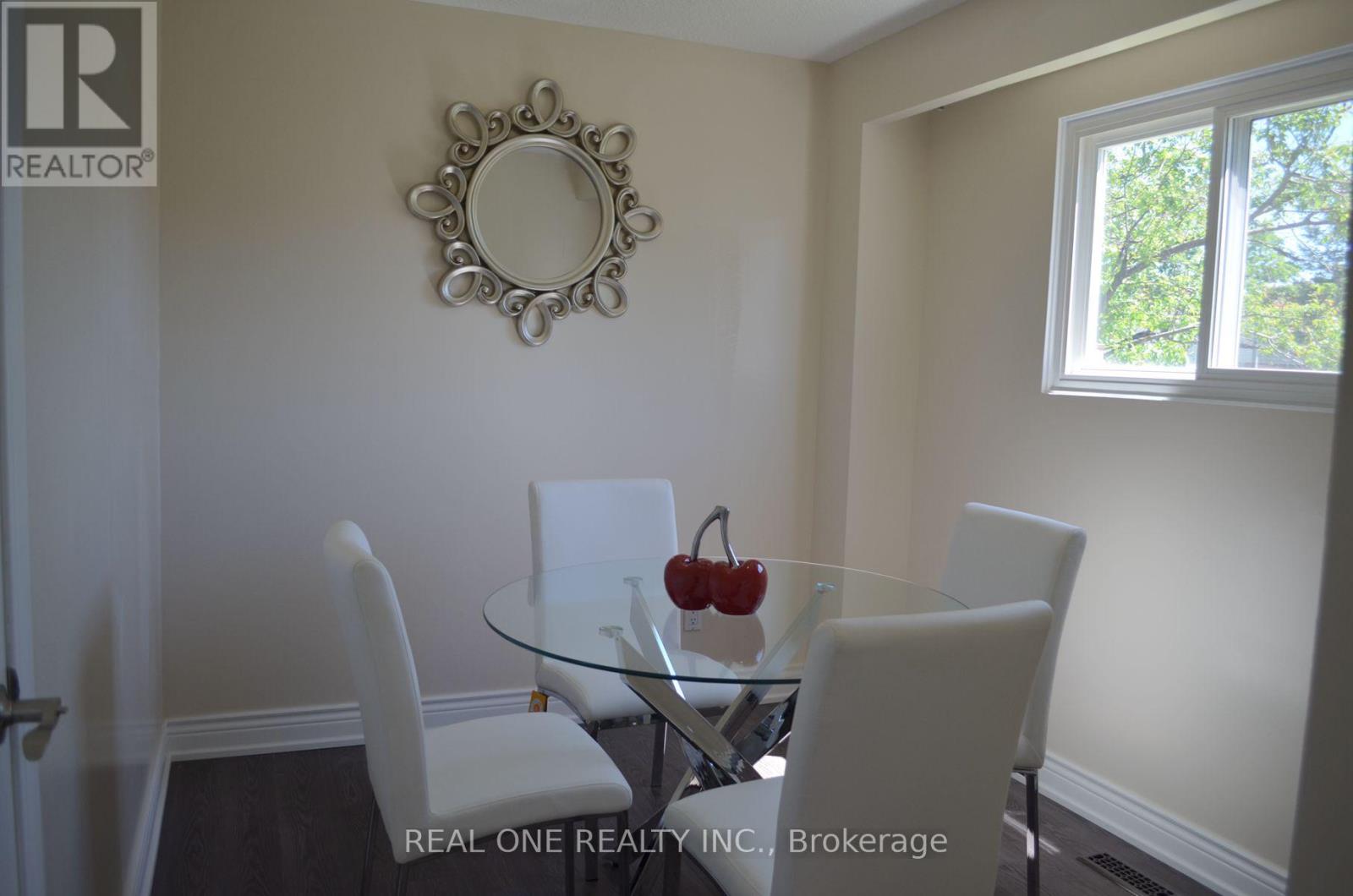 24 Sunburst Square, Toronto, Ontario  M1B 1R5 - Photo 4 - E13466970