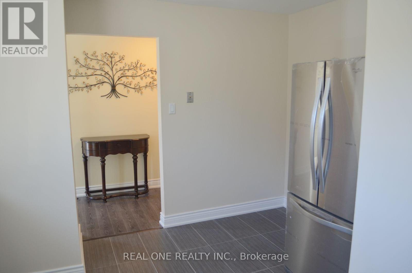 24 Sunburst Square, Toronto, Ontario  M1B 1R5 - Photo 5 - E13466970