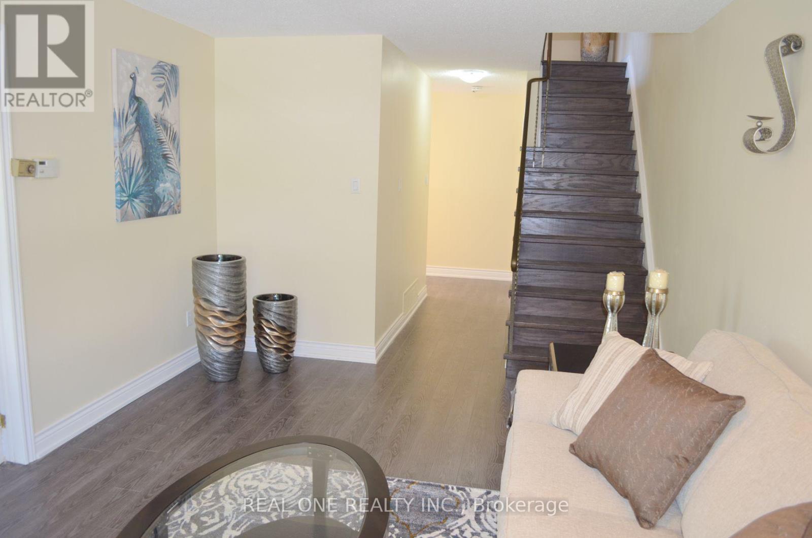 24 Sunburst Square, Toronto, Ontario  M1B 1R5 - Photo 7 - E13466970