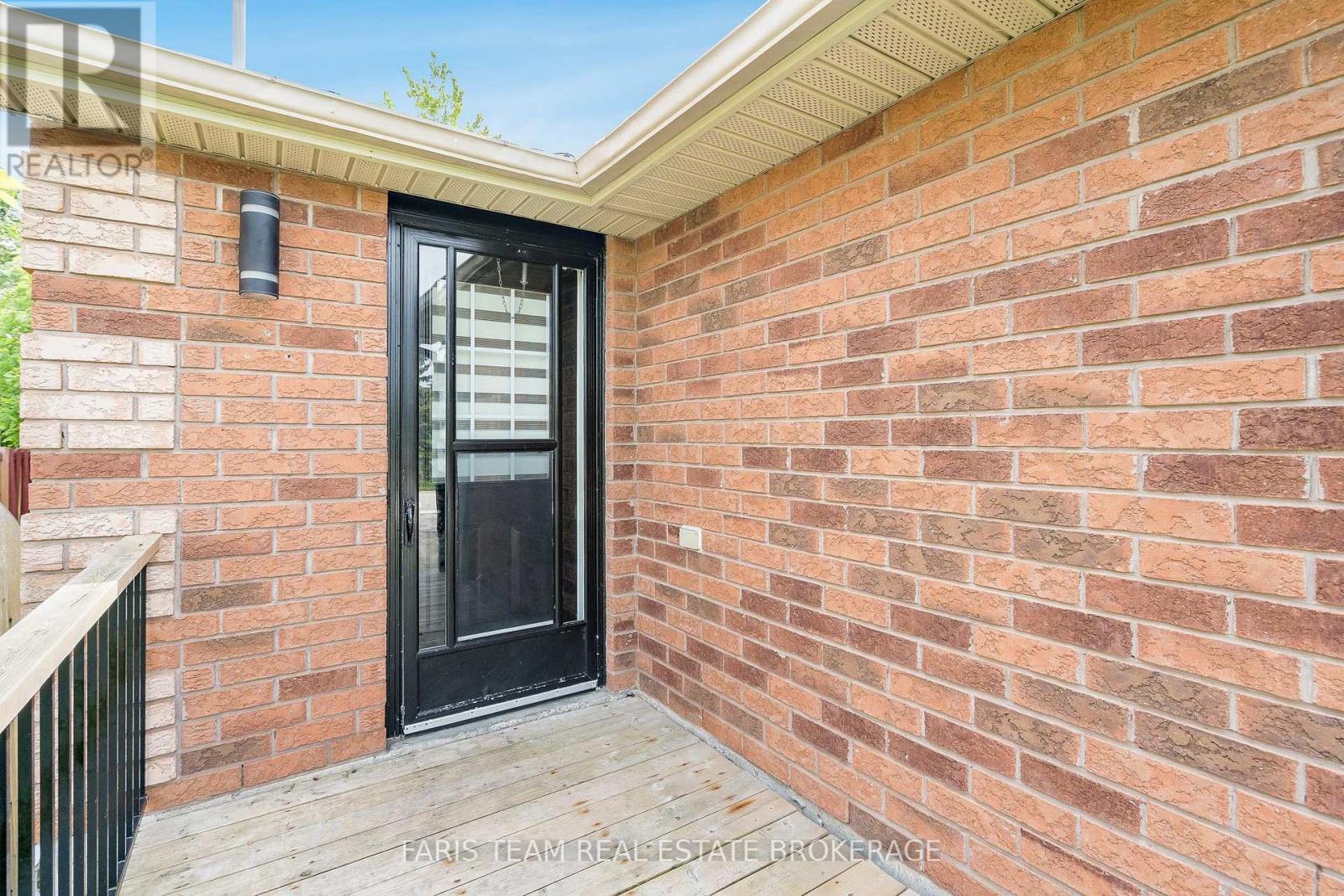 19 Seymour Crescent, Barrie, Ontario  L4N 8N4 - Photo 3 - S13441286
