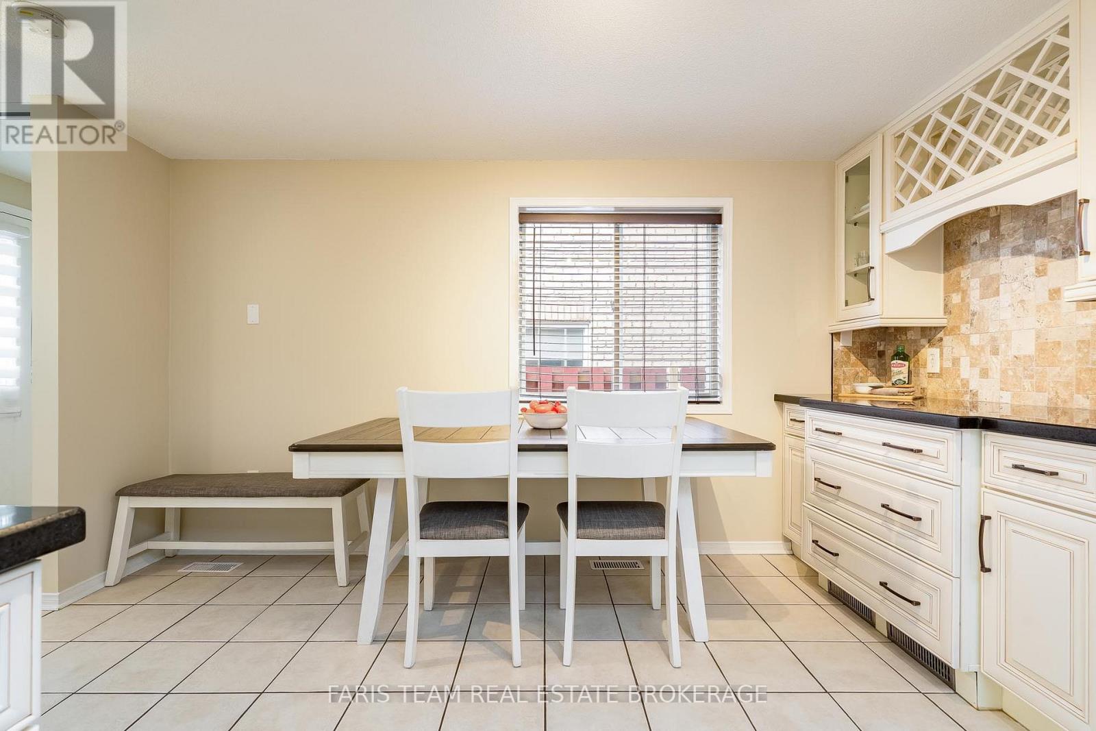 19 Seymour Crescent, Barrie, Ontario  L4N 8N4 - Photo 7 - S13441286