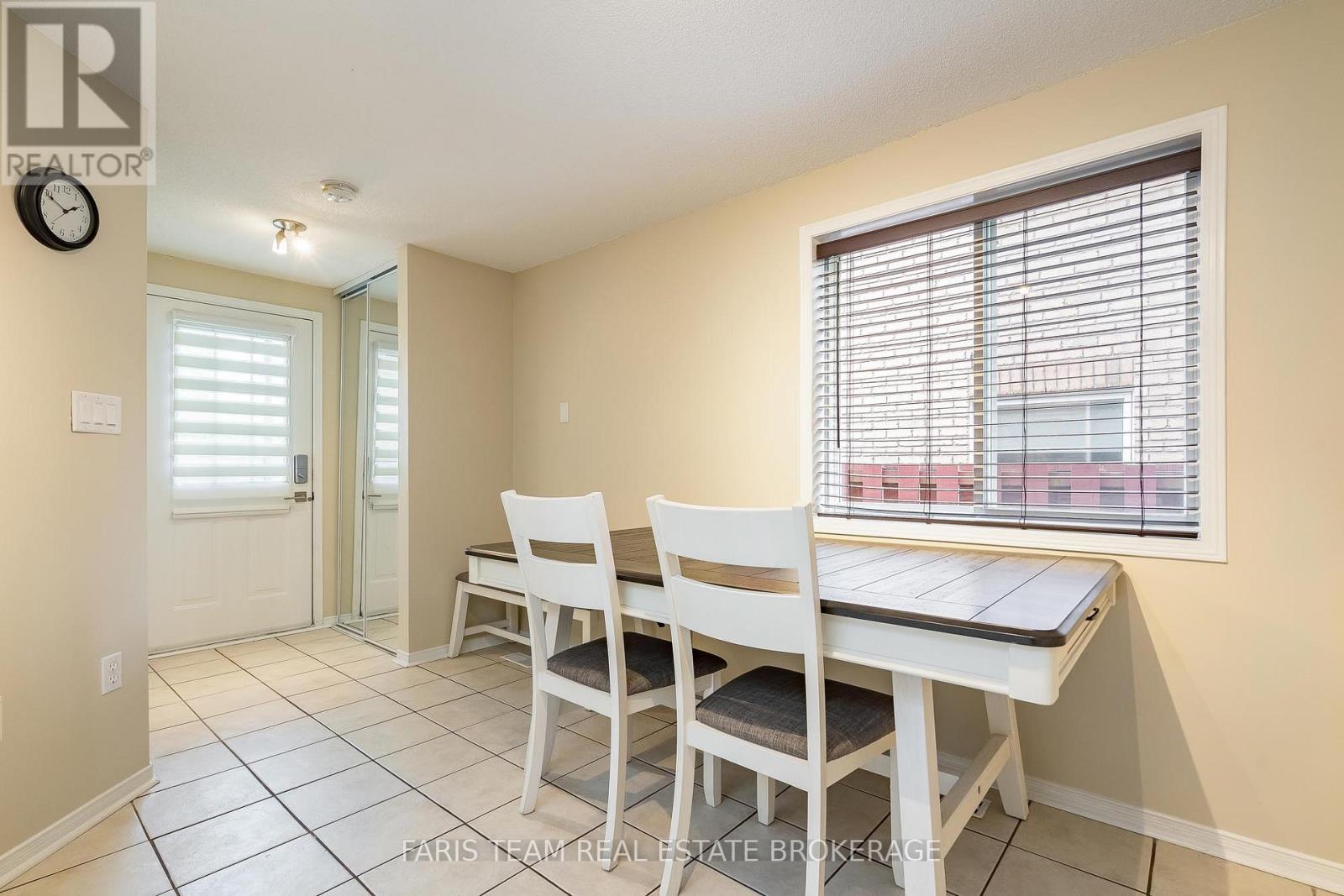 19 Seymour Crescent, Barrie, Ontario  L4N 8N4 - Photo 8 - S13441286