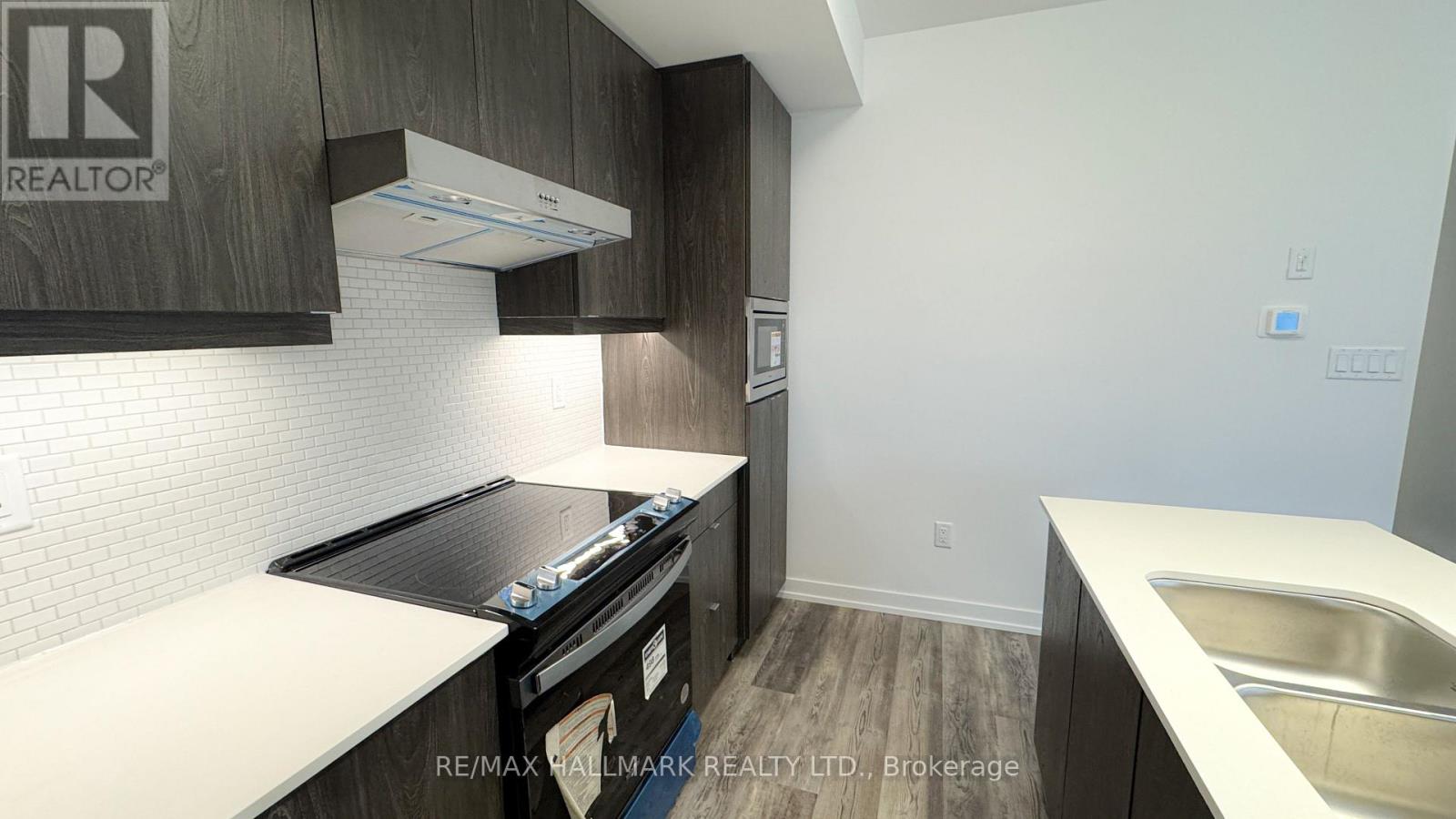120 - 51 Jefferson Side Road, Richmond Hill, Ontario  L4E 1M1 - Photo 5 - N13466678