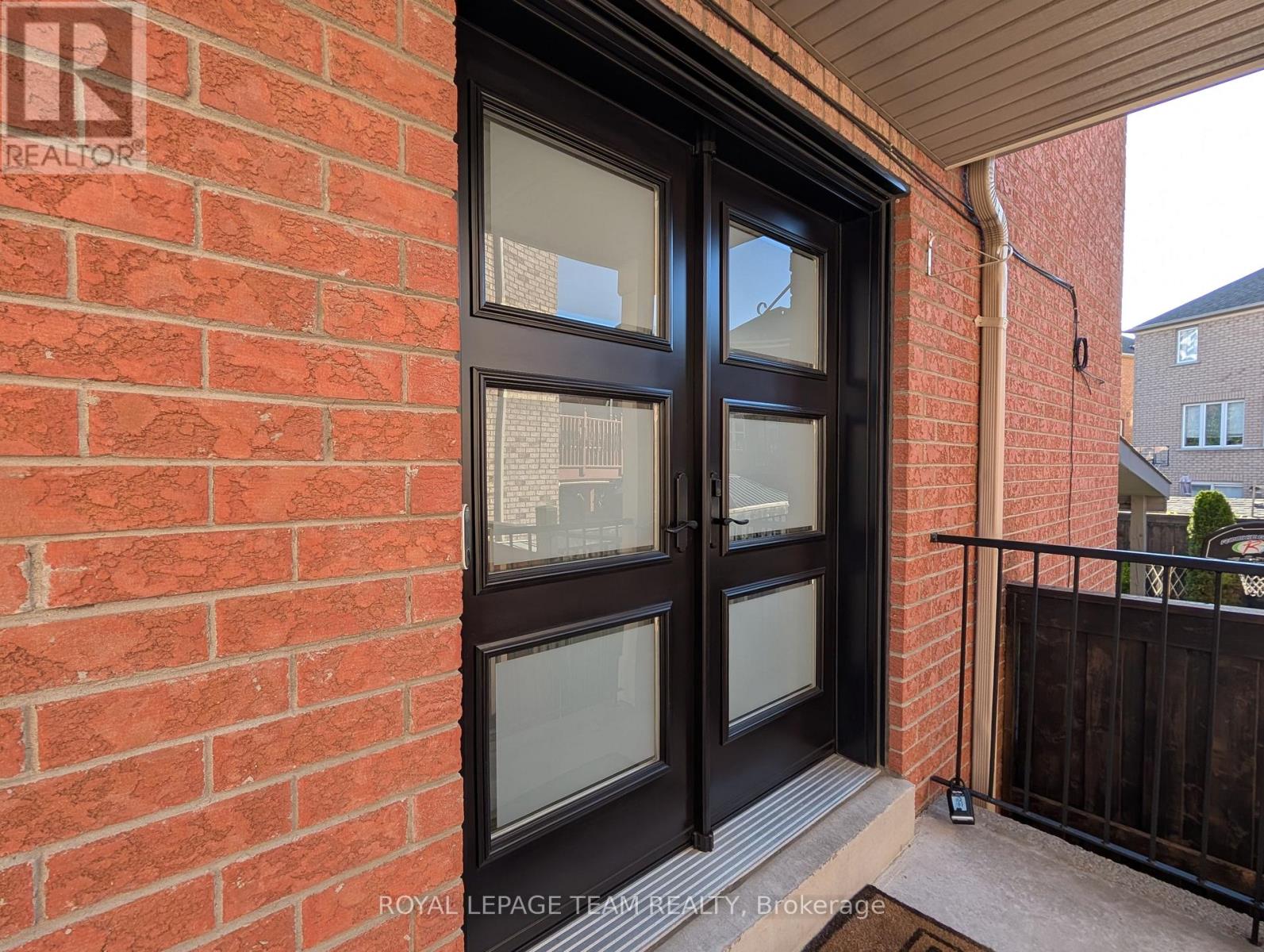 41 Platinum Drive, Toronto, Ontario  M6M 5K2 - Photo 3 - W13154264