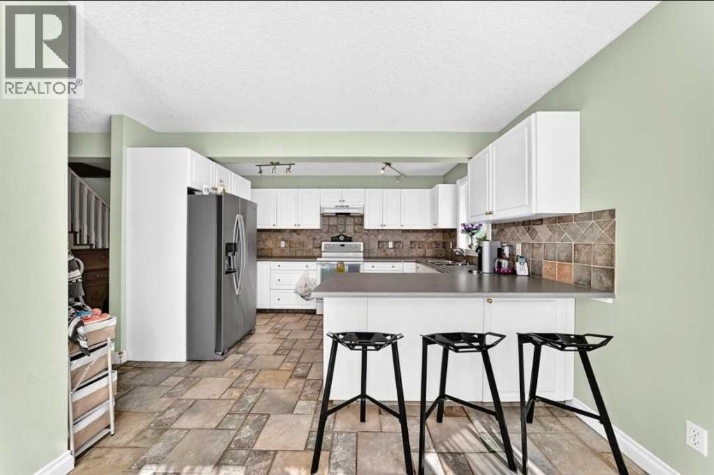 672 Killarney Glen Court Sw, Calgary, Alberta  T3E 7H4 - Photo 5 - A2322269