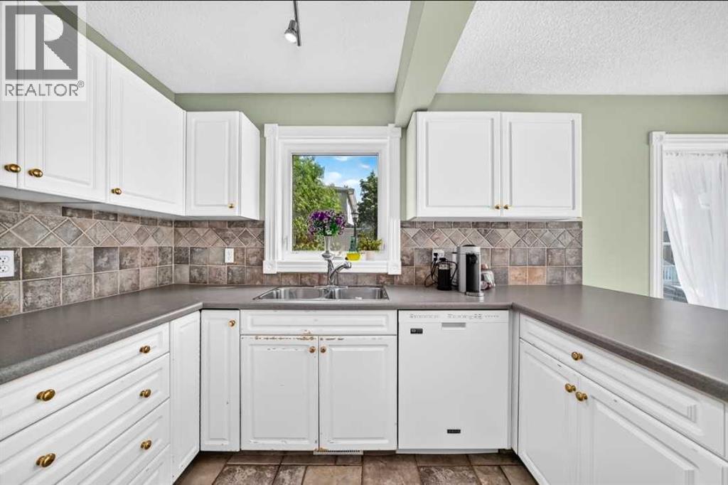 672 Killarney Glen Court Sw, Calgary, Alberta  T3E 7H4 - Photo 7 - A2322269