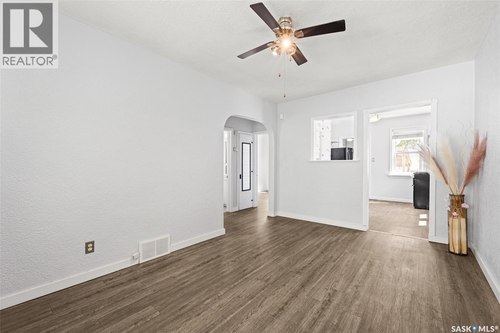 2167 Lindsay Street, Regina, Saskatchewan  S4N 3C1 - Photo 4 - SK039991