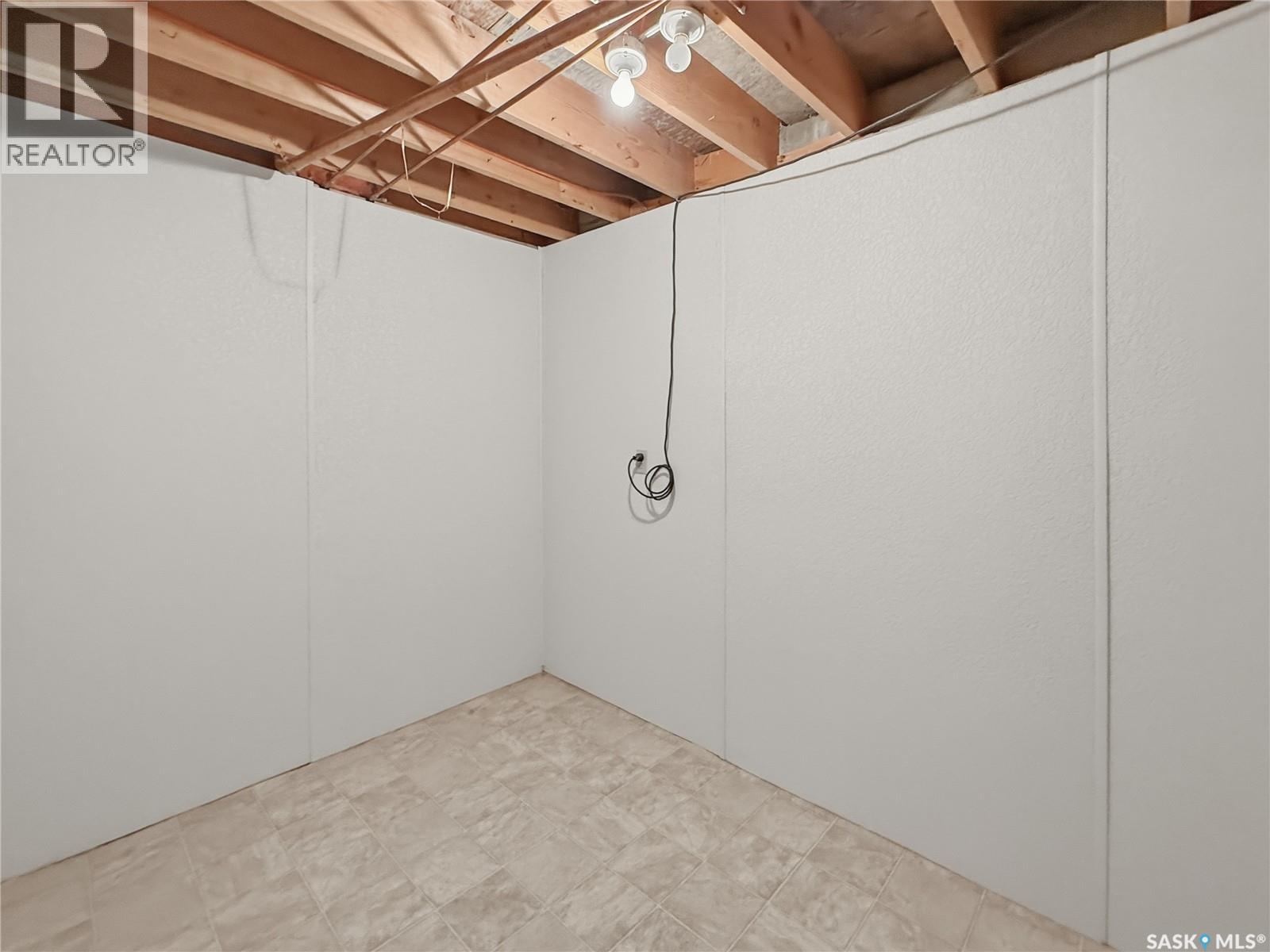 940 9th Avenue Ne, Swift Current, Saskatchewan  S9H 2S9 - Photo 36 - SK039782