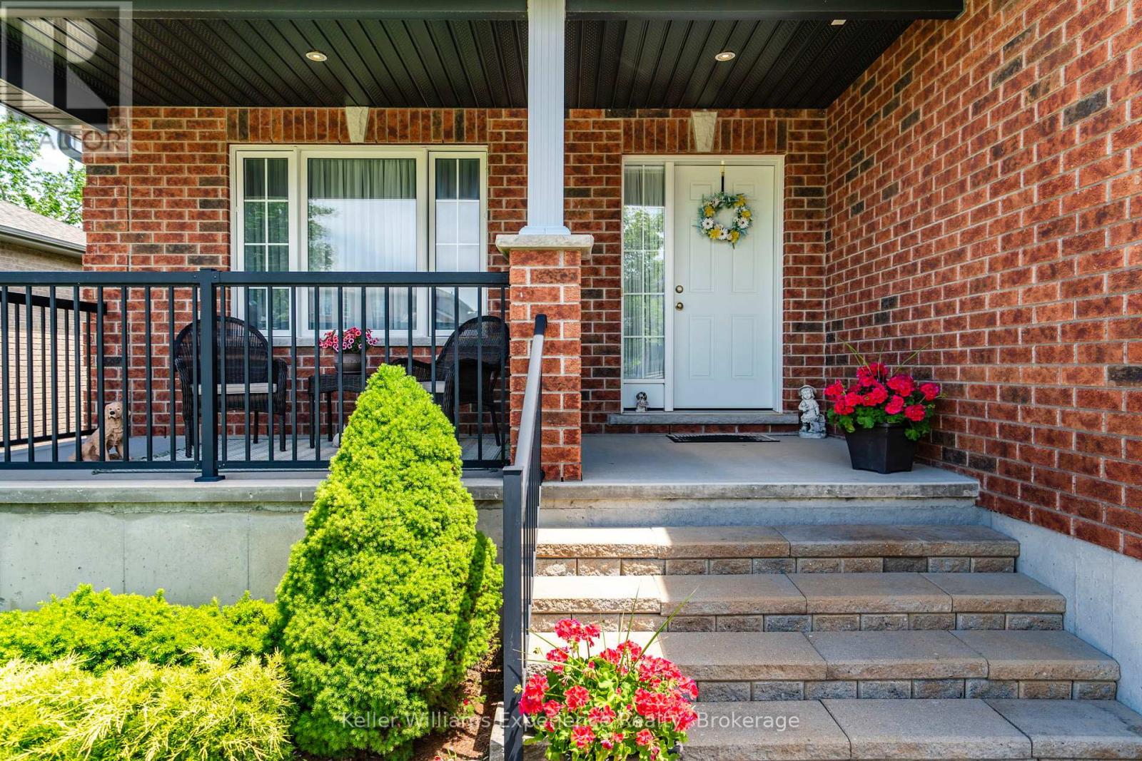 5 Sheppard Drive, Tay (Victoria Harbour), Ontario  L0K 2A0 - Photo 4 - S13467006