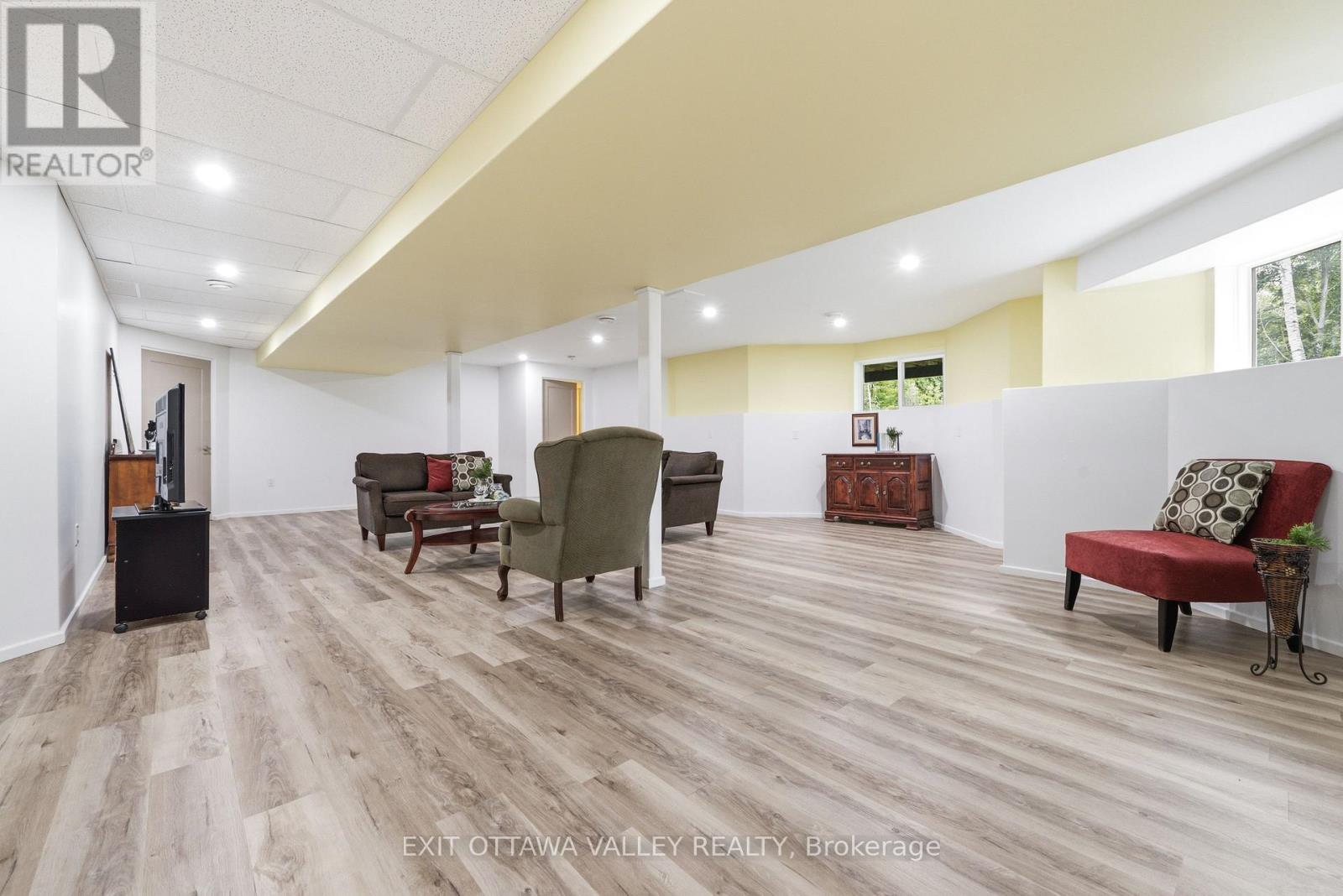 301 Doran Road, Petawawa, Ontario  K8H 2W8 - Photo 18 - X13460060