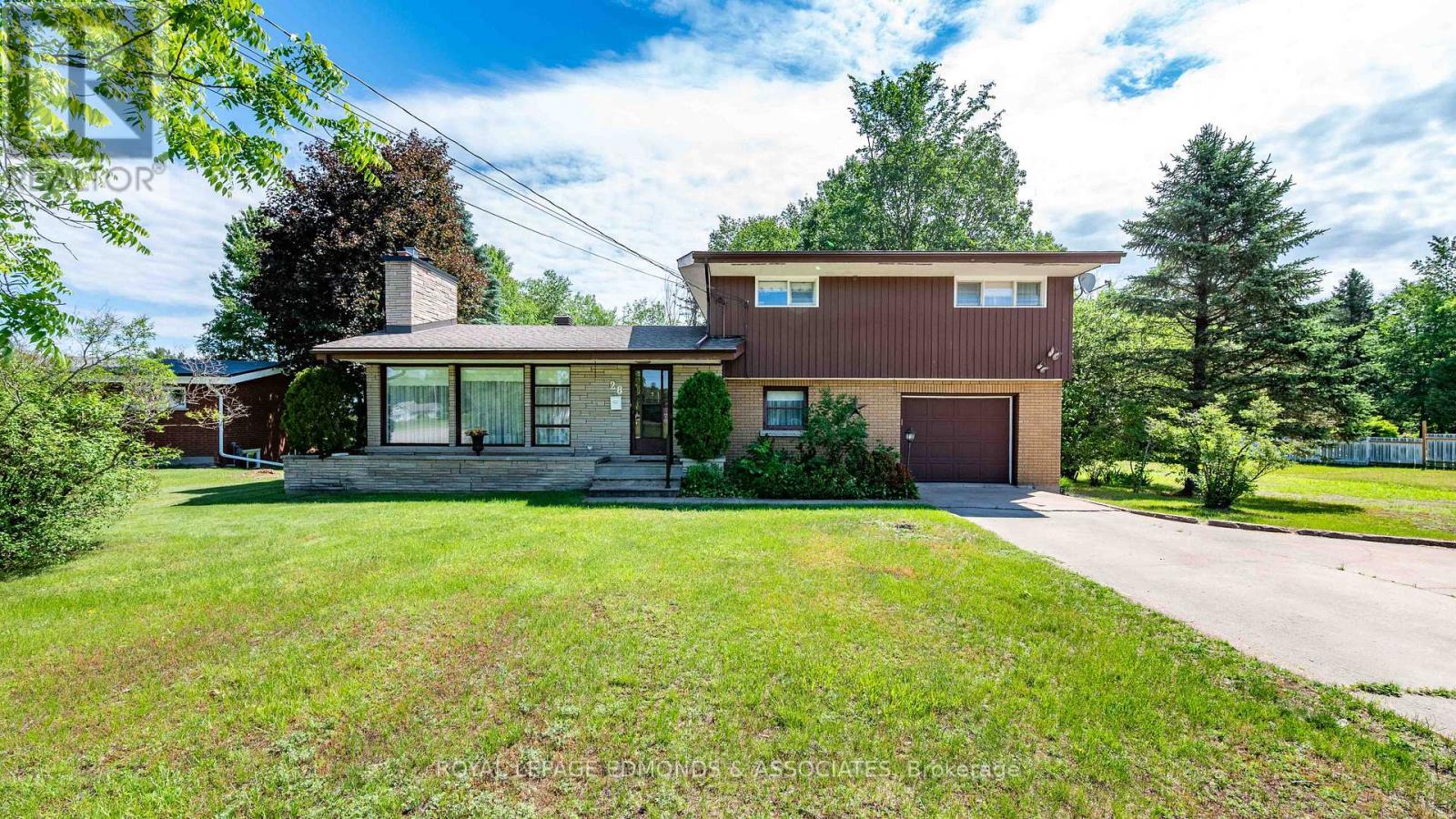 28 BARRY STREET, Laurentian Valley, Ontario