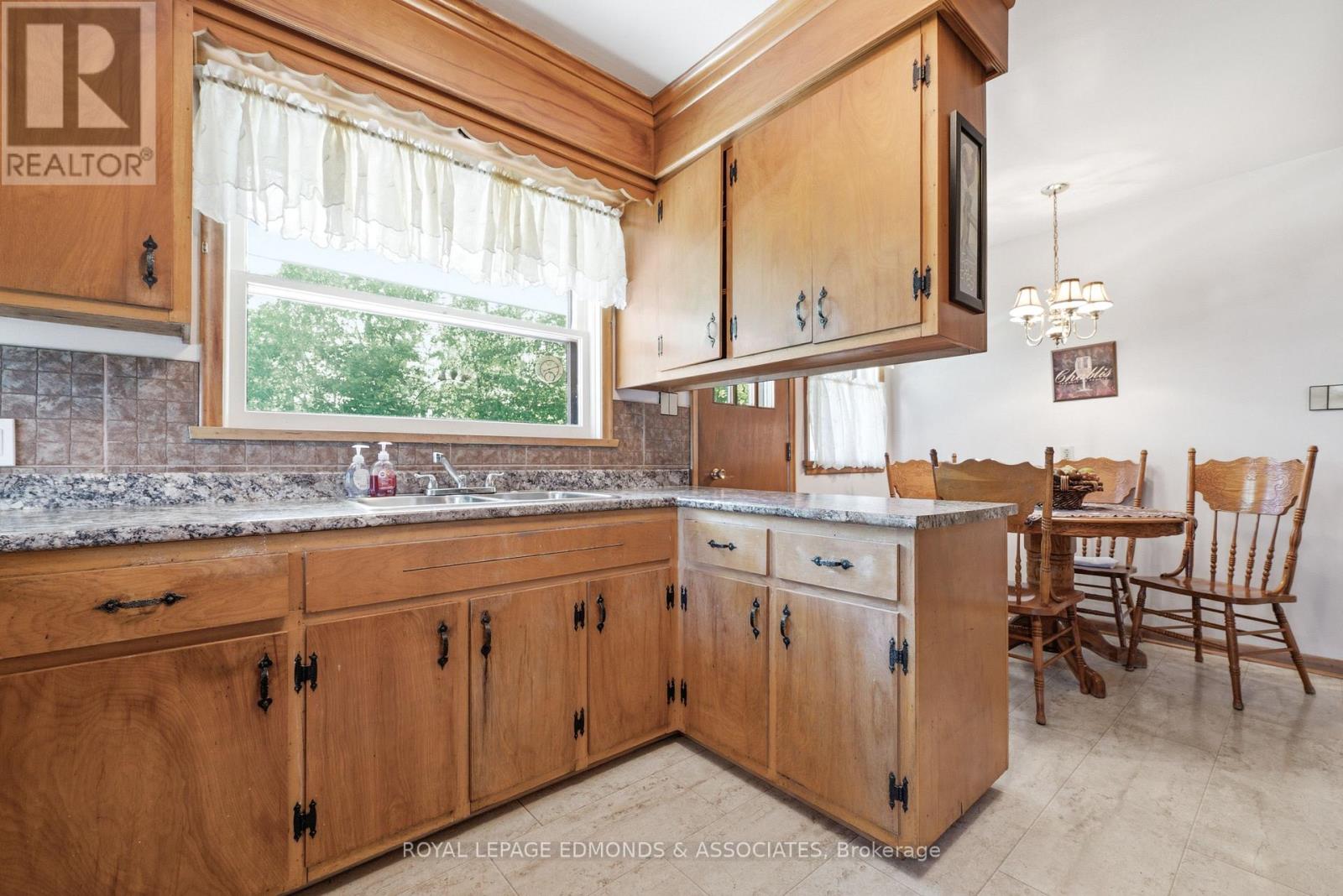 28 Barry Street, Laurentian Valley, Ontario  K8A 7L5 - Photo 18 - X13467120